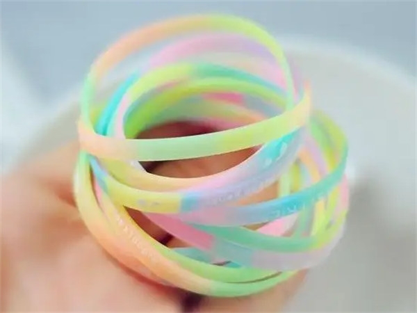 一文带你认识什么是硅胶手饰品