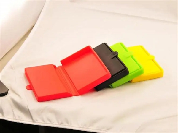 Do you agree that silicone business card holders are simple, stylish, and easy to carry?