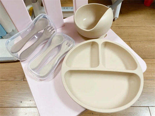 硅胶餐具油腻难洗怎么办？